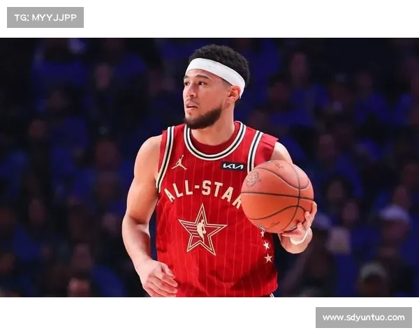 德文·布克首场比赛斩获13分 展现未来潜力与明星风采